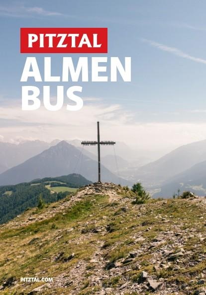 Eine atemberaubende Berglandschaft mit einem Kreuz auf dem Gipfel. Im Hintergrund sind die majestätischen Alpen zu sehen.