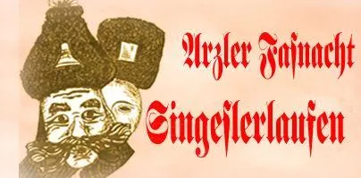 Ein traditionelles Fest mit grotesken Masken und historischer Ankleidung. Der Text weist auf das Ereignis "Singeslerlaufen" hin.