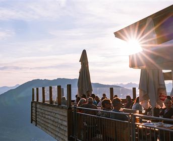 Hochzeiger Grillabend auf der Zeigerrestaurant Terrasse