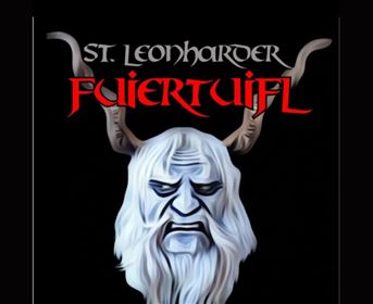 Ein stilisierter Kopf mit weißem Bart und Hörnern auf schwarzem Hintergrund. Darüber steht "St. Leonharder Fuirtüfl" in roter Schrift.