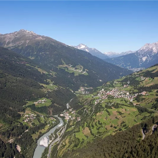 Ausblick in Richtung Fließ.jpg