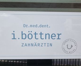 Dentist entrance sign
