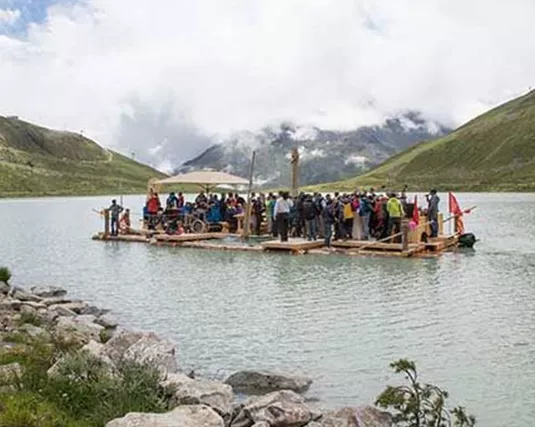 Floß am Rifflsee