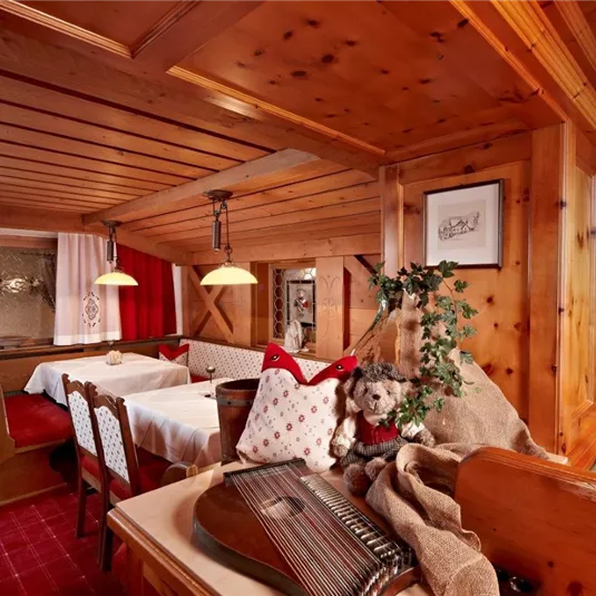 Gaststube_HotelBergland.jpg
