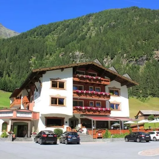 Hotel Alpenhof.jpg