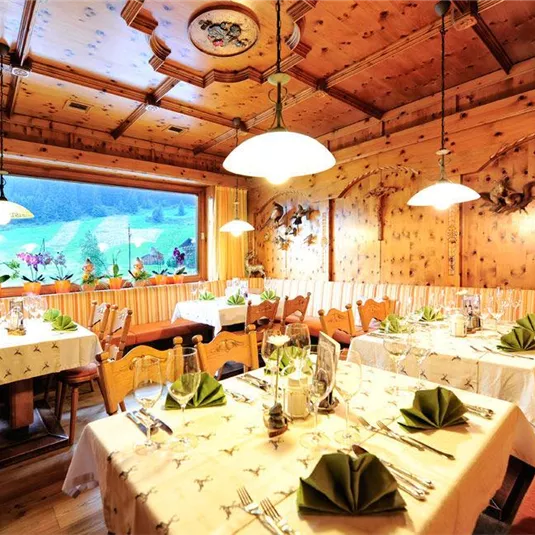 Hotel Alpenhof_Restaurant 2.jpg