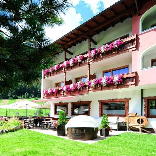 Hotel Alpenhof_Restaurant Terrasse 2.jpg