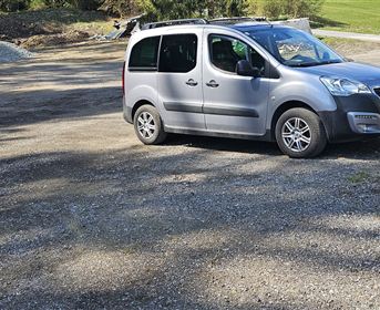 Parkplatz Fußballplatz Wald