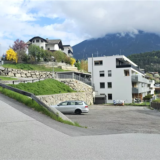 c-tvb-pitztal-karin-lugsteiner-parkplatz-steige-arzl-20260421_094403.jpg