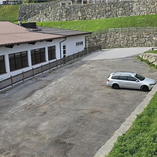 c-tvb-pitztal-karin-lugsteiner-parkplatz-steige-arzl-20260421_094146.jpg