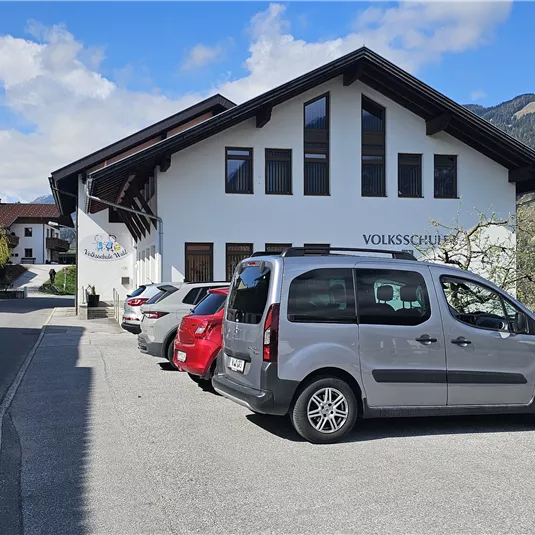 c-tvb-pitztal-karin-lugsteiner-parkplatz-volksschule-wald-20260421_103407.jpg