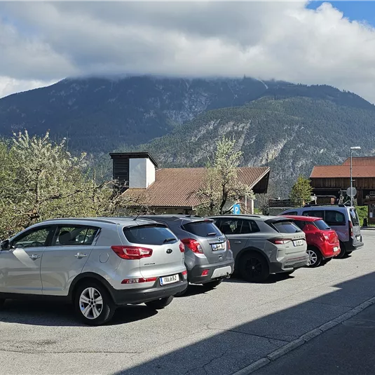 c-tvb-pitztal-karin-lugsteiner-parkplatz-volksschule-wald-20260421_103517.jpg