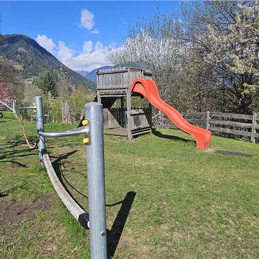 c-tvb-pitztal-karin-lugsteiner-spielplatz-volksschule-wald-20260421_103901_278539226.jpg