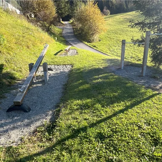 Spielplatz Wald Sportplatz