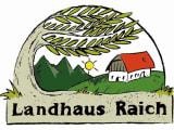 Ein einfaches und rustikales Logo für das Landhaus Raich. Es zeigt ein Haus mit rotem Dach, umgeben von Bäumen und Bergen.