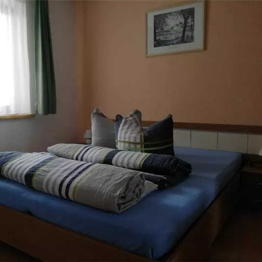 2. Schlafzimmer