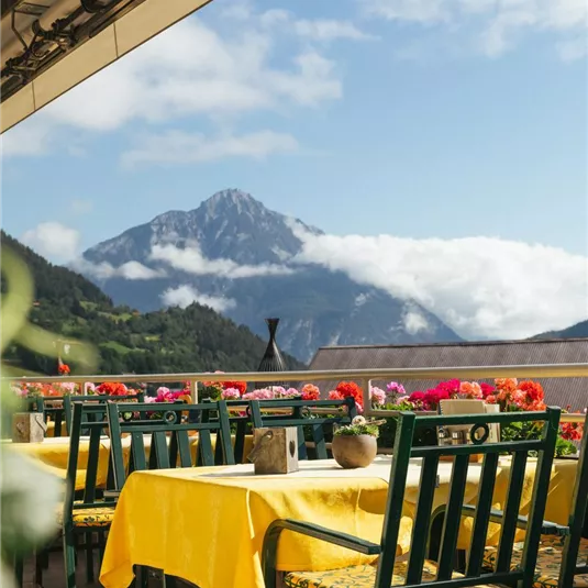 2022_pitztalerhof_sommer_terrasse_west-7985