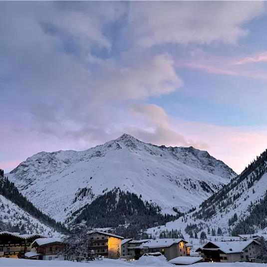 Blick auf Mandarfen und den Mittagskogel