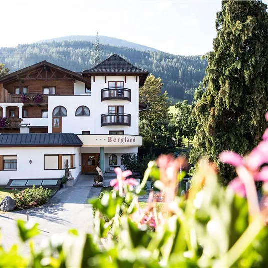 FerienHotelBergland_Haus_02