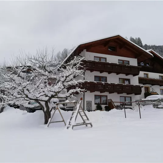 Haus Hackl im Winter