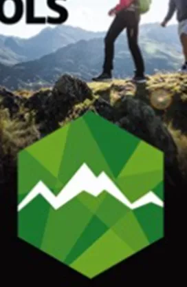 Ein Werbebild für das Pitztal mit zwei Wanderern in den Bergen. Im Hintergrund sind beeindruckende Berglandschaften zu sehen, und das Logo der Pitztal Sommer Card ist prominent dargestellt.