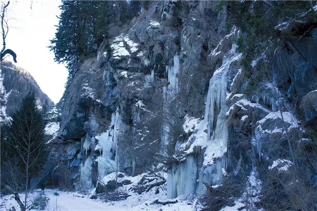 Eisfall-Pitztal_BA_Kitzgartenschlucht_Easy,Hals-über-KopfHarvest.jpg