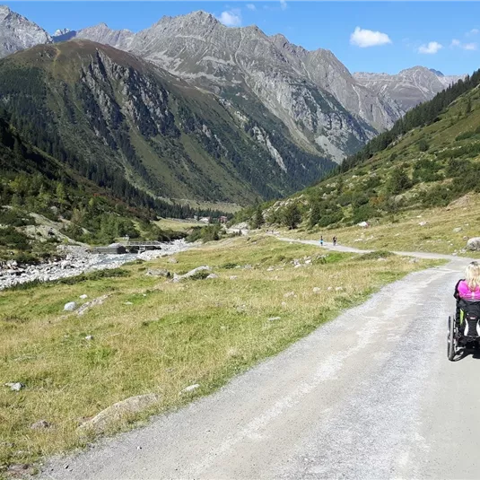 Swisstrac Wanderung zur Gletscherstube