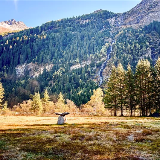 Talwanderweg mit Blick zum Stuibenwasserfall