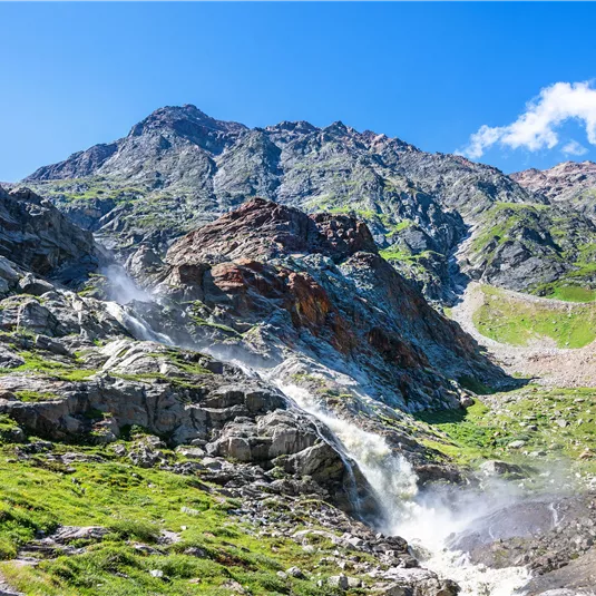 Waterfall on the way to the Braunschweigerhütte