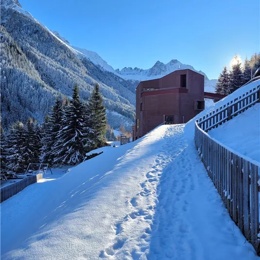 Winterwanderweg zum Tiroler Steinbockzentrum