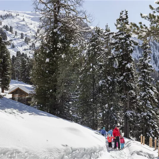 Zirbenweg - Spielplatz Schnee